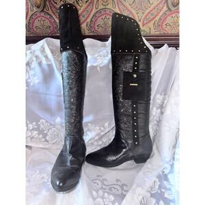 UNWORN VINTAGE OVER THE KNEE EMBOSSED LEATHER SPANISH PIRATE BOOTS 7.5
